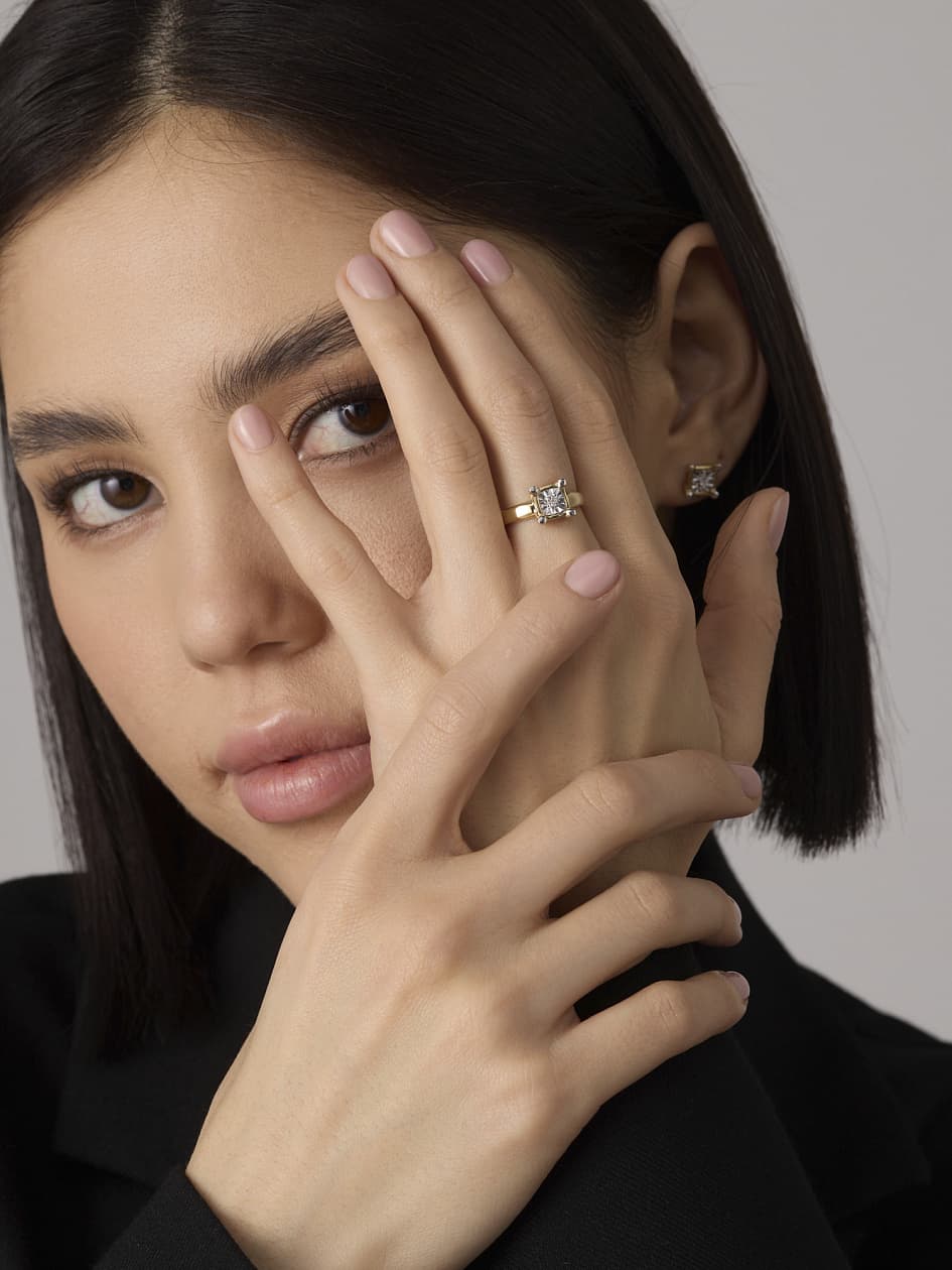 Кольцо из золота 585 с бриллиантами