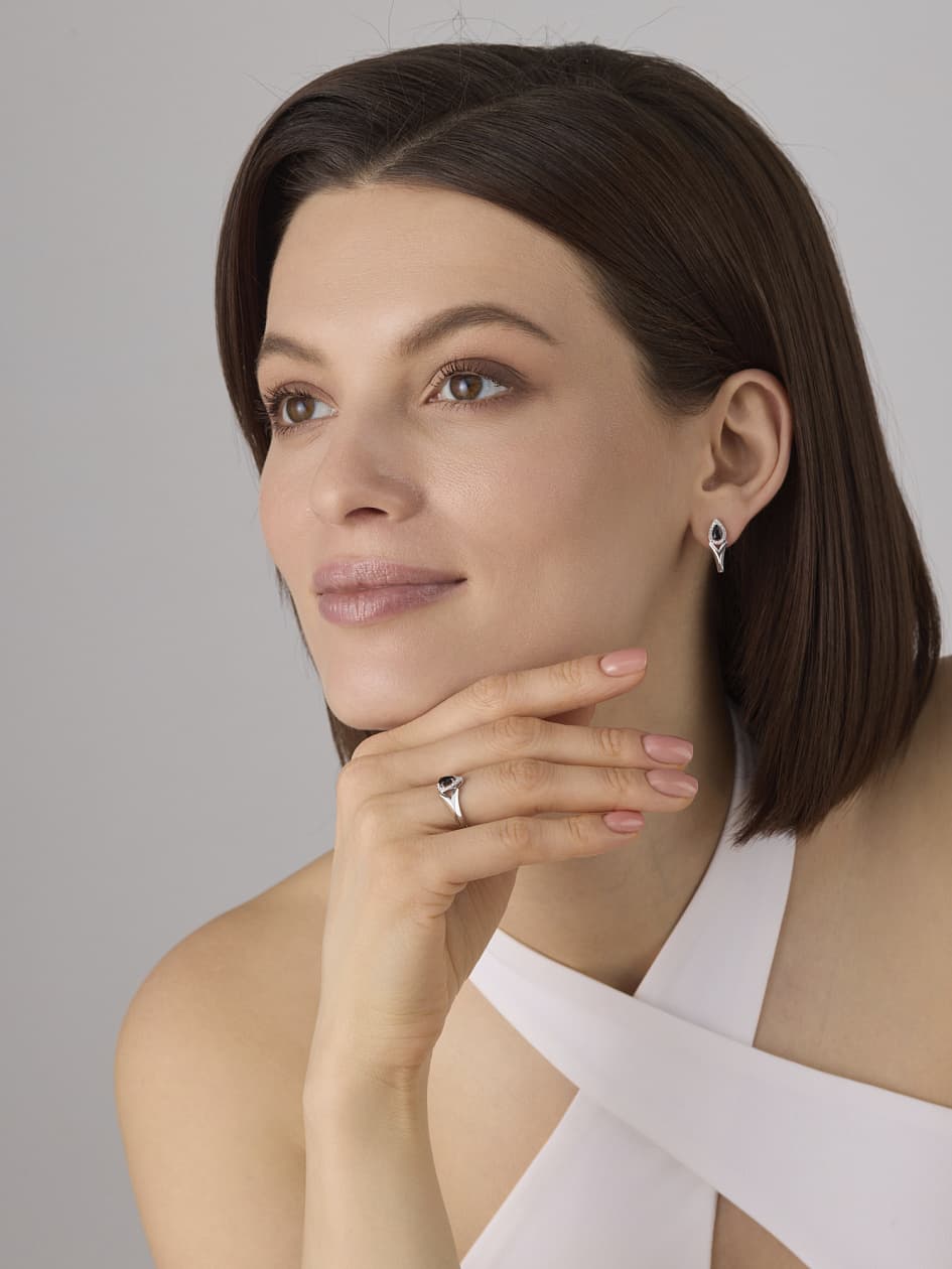 Кольцо из золота 585 с сапфирами