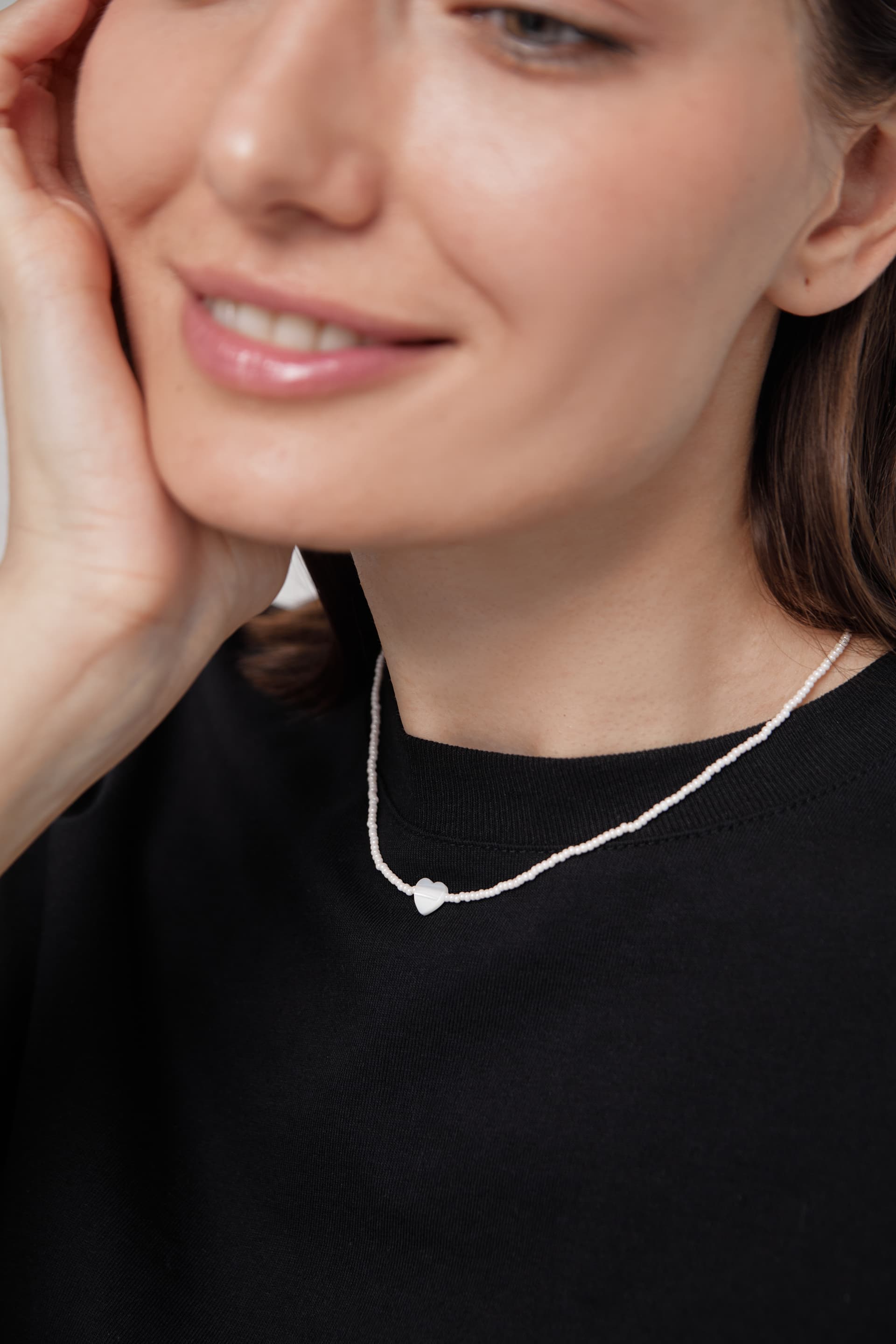 Колье из стали с перламутром