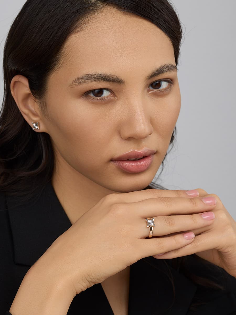 Кольцо из золота 585 с бриллиантами