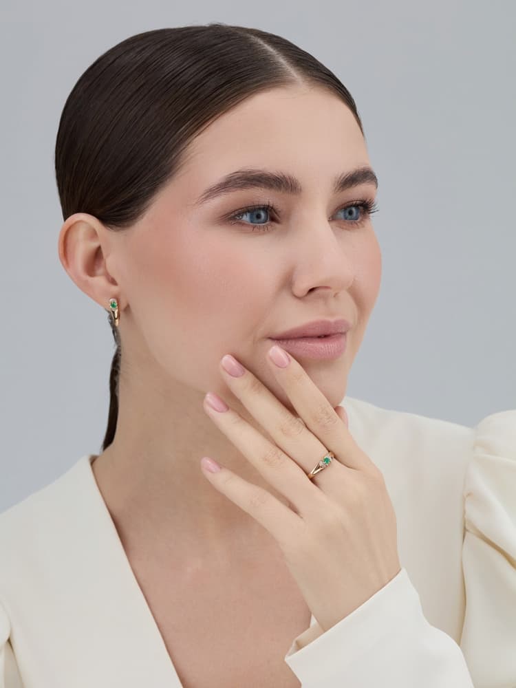 Кольцо из золота 585 с изумрудами