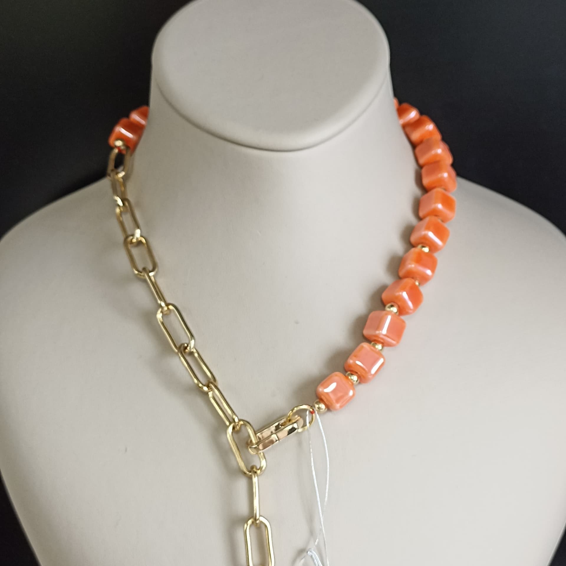 Колье из стали с керамикой