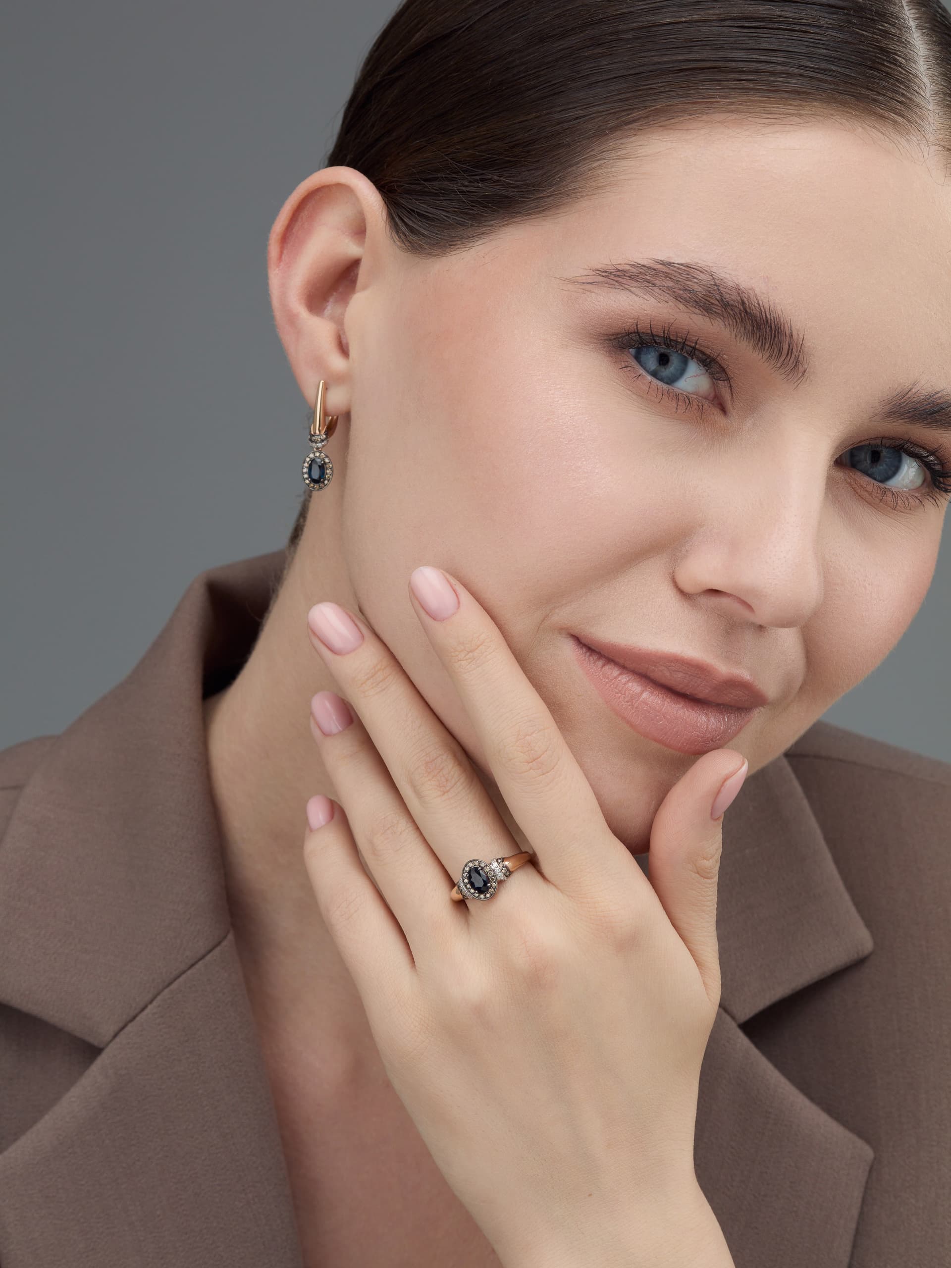 Кольцо из золота 585 с сапфирами