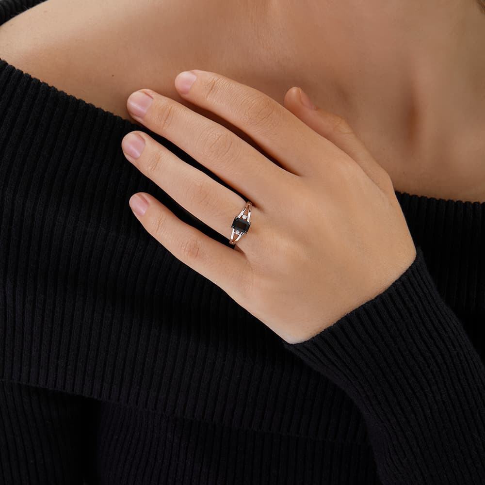 Кольцо из золота 585 с сапфиром