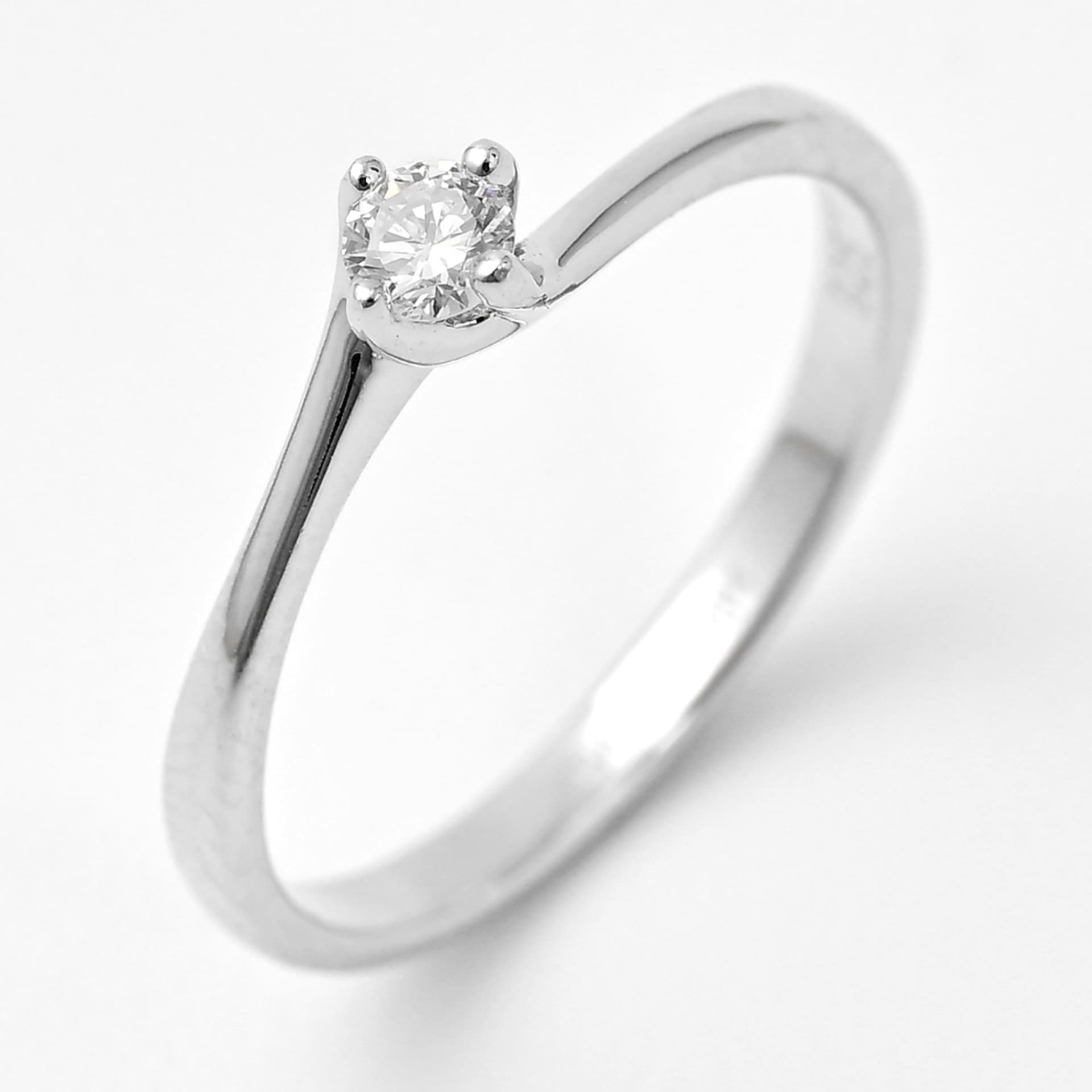 Кольцо из серебра 925 с выращенными бриллиантами