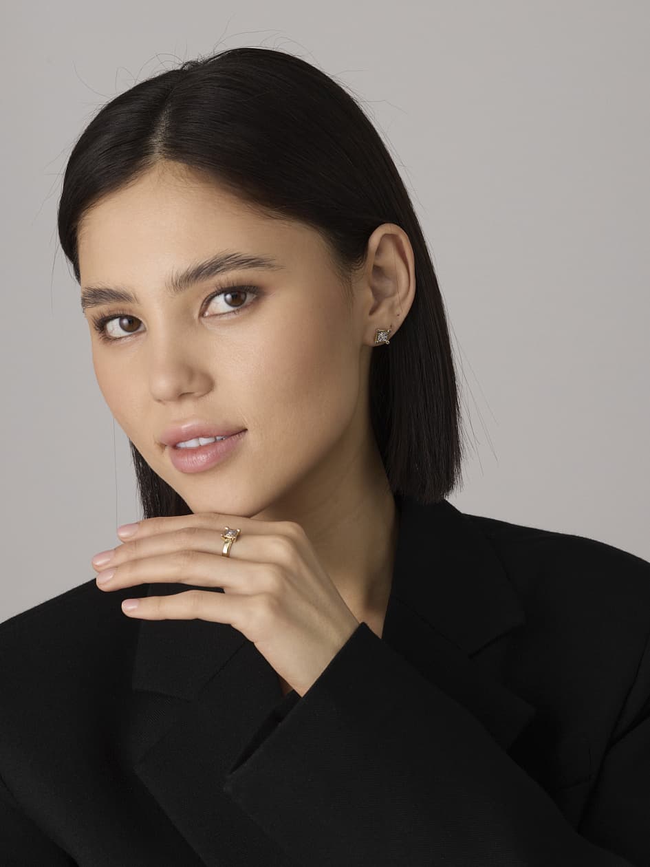 Кольцо из золота 585 с бриллиантами