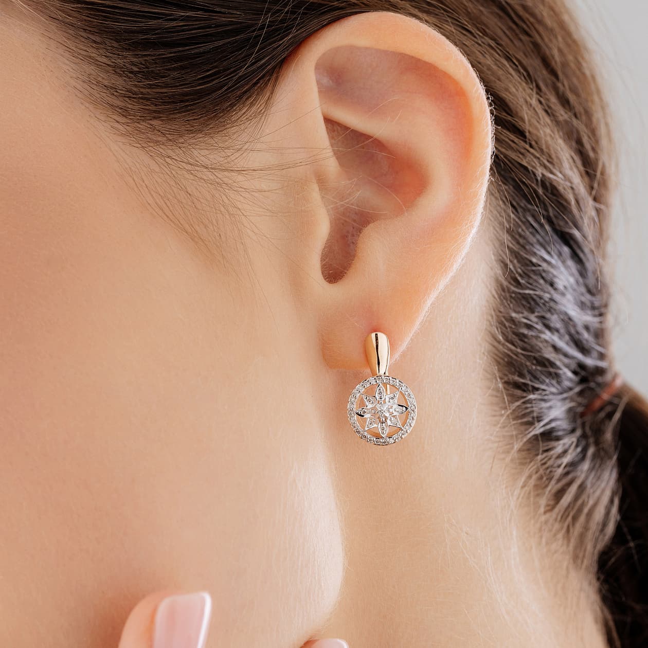 Серьги из золота 585 с бриллиантом