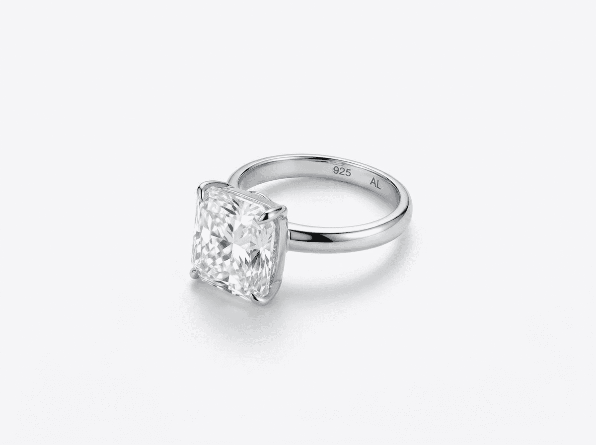 Кольцо из золота 585 с бриллиантами